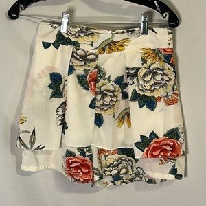 Love and Other Things floral shorts Cream Size Medium Tiered